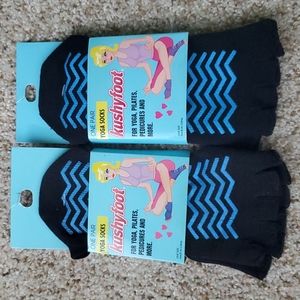 2 pairs of Yoga socks New Black One Size